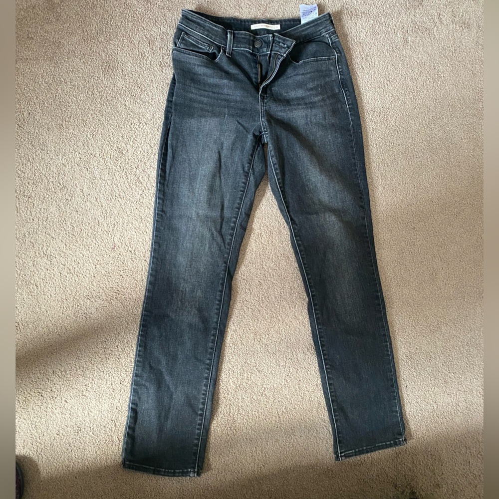Levi straight leg black jean